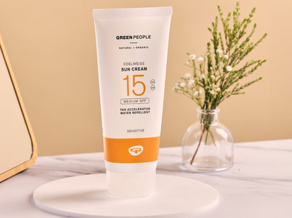 Green People tan accelerator product